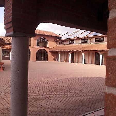 מלון ריבולי Cascina Scola מראה חיצוני תמונה