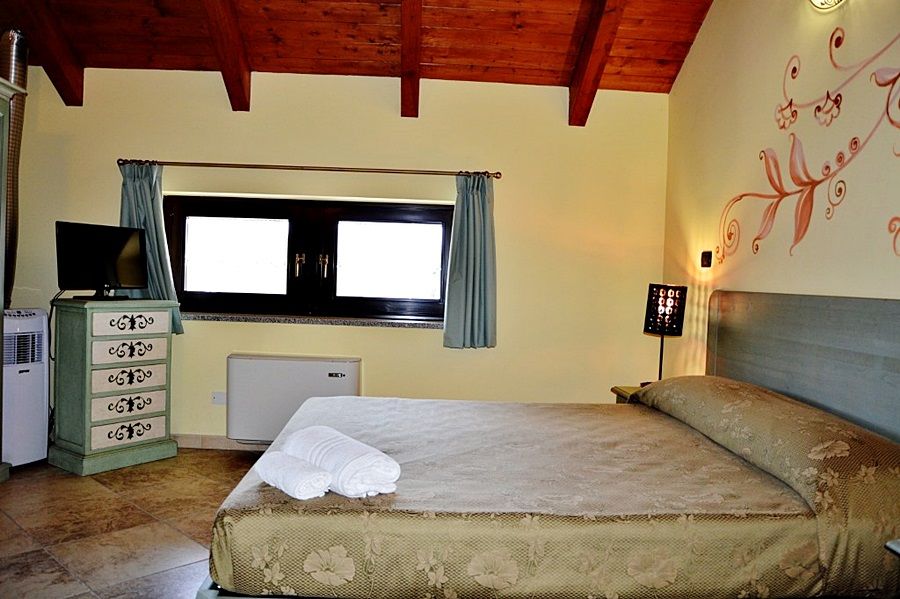 מלון ריבולי Cascina Scola מראה חיצוני תמונה