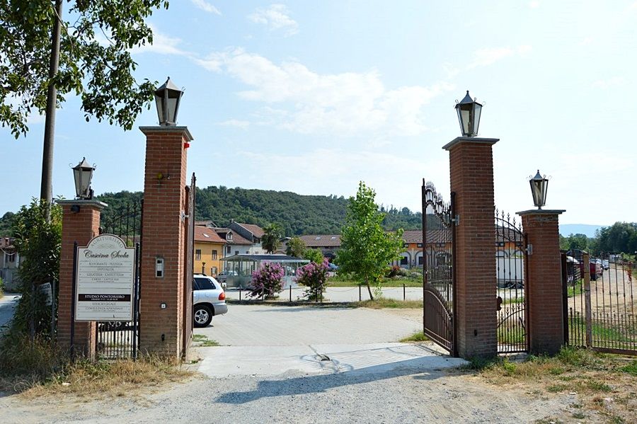 מלון ריבולי Cascina Scola מראה חיצוני תמונה