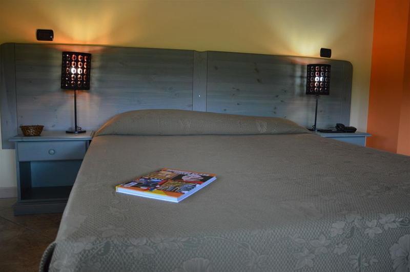 מלון ריבולי Cascina Scola מראה חיצוני תמונה